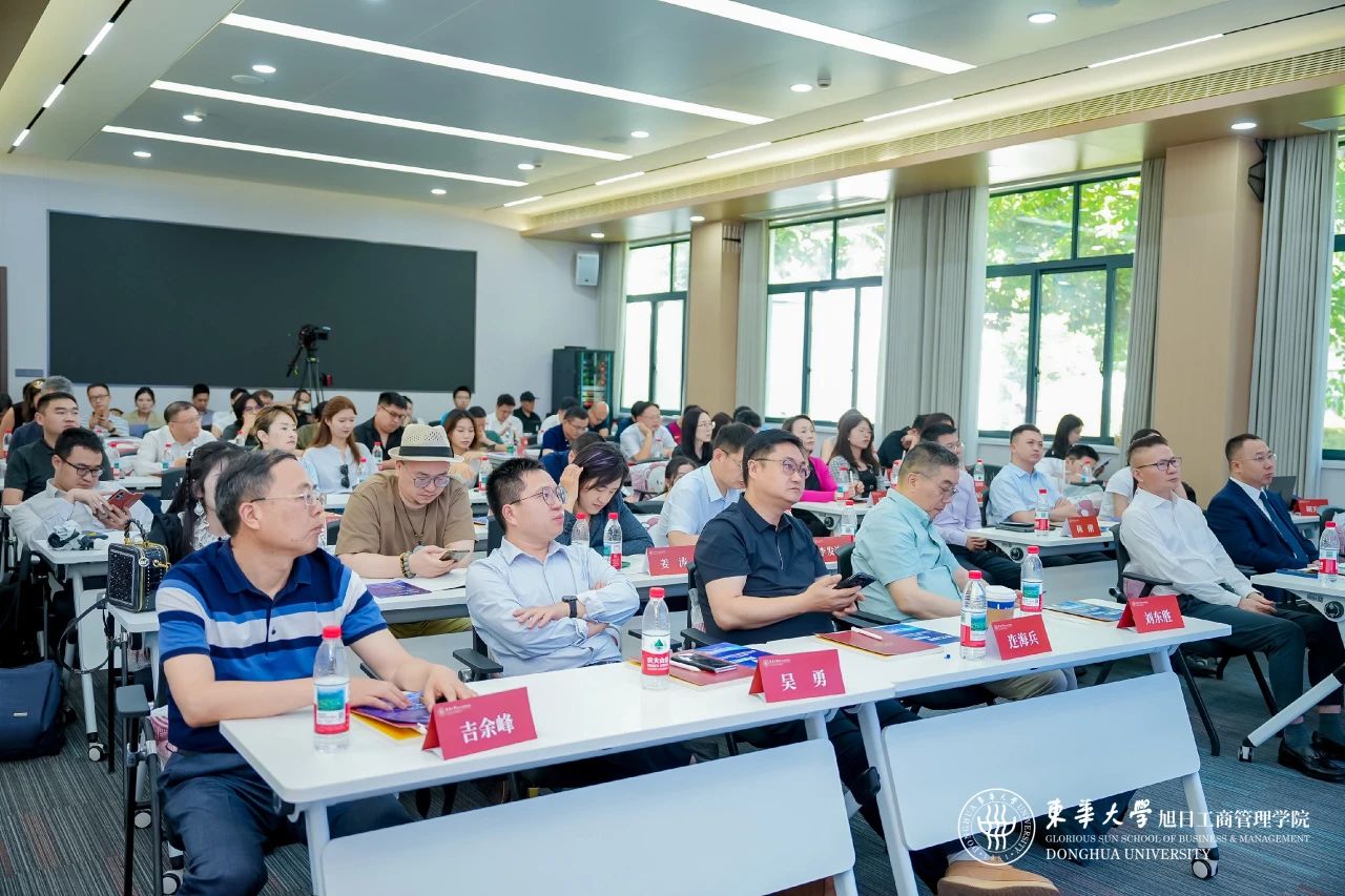 精彩速覽 | 2026東華大學MBA/EMBAIMPAcc/MEM/MF/MIB培養體系煥新發布會暨職業發展導師聘任儀式