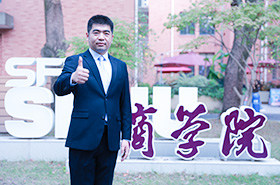 商學(xué)院之聲 | 專訪上海師范大學(xué)商學(xué)院黨委副書記傅毅教授：AI驅(qū)動(dòng)教學(xué)革新，全面提升學(xué)生管理創(chuàng)新能力與人文素養(yǎng)。